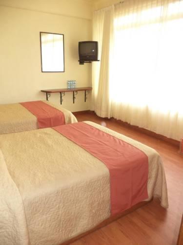 Отель Hotel Capri de Leon
