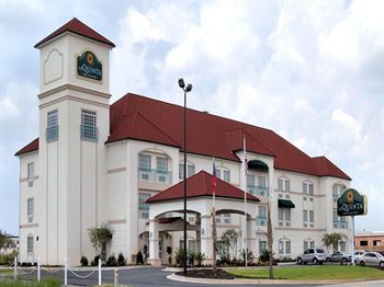 Отель La Quinta Inn & Suites Warner Robins