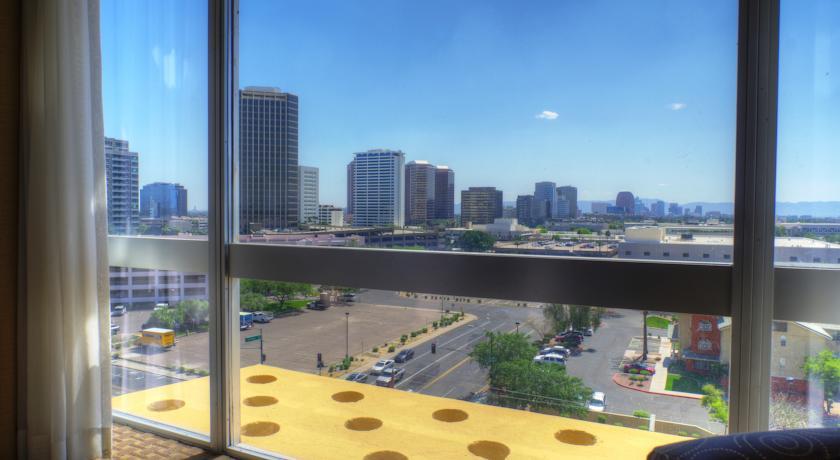 Отель Holiday Inn Downtown North