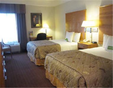 Отель La Quinta Inn and Suites Norfolk Airport