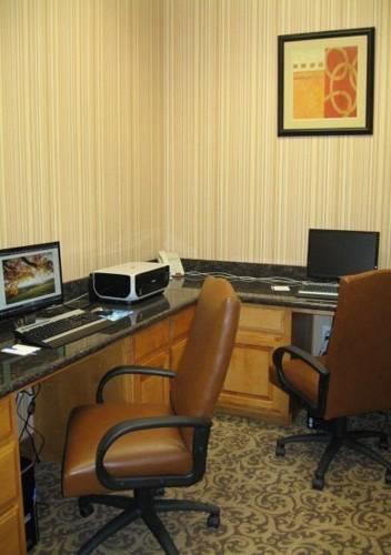 Отель La Quinta Inn & Suites Alvarado