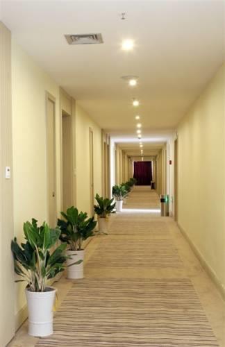 Отель Super 8 Ningbo Beilun Hengshan West Road