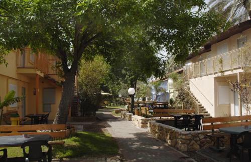 Отель Degania Bet Kibbutz Country Lodging