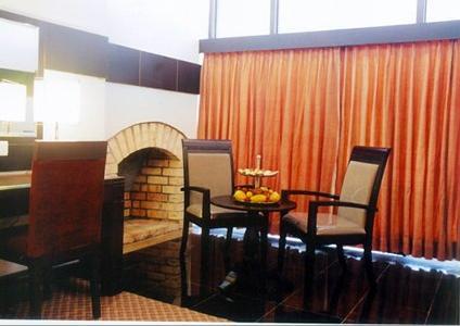 Отель Quality Inn River Country Resort