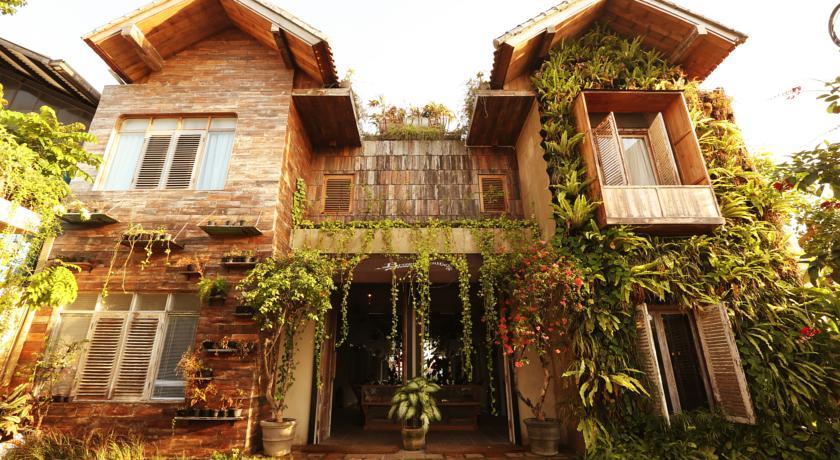 Отель Brown Feather Hotel