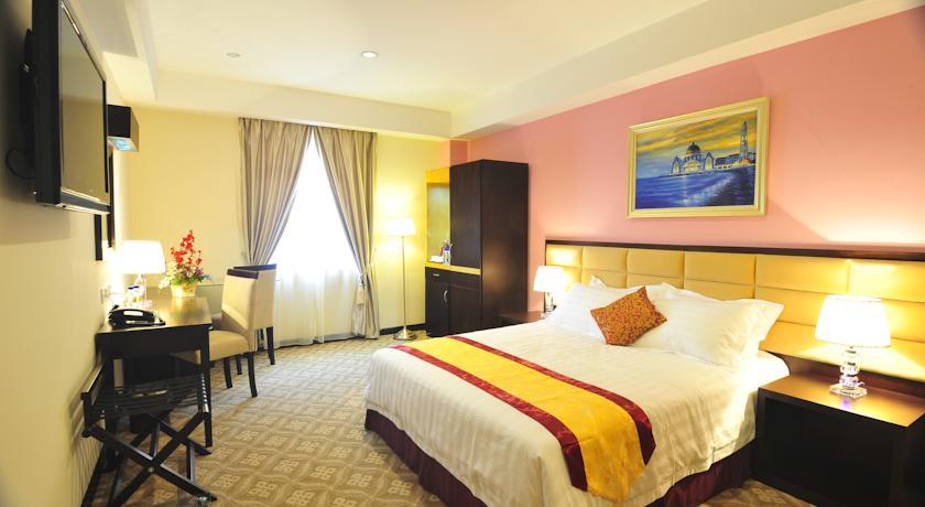 Отель Hallmark Crown Hotel