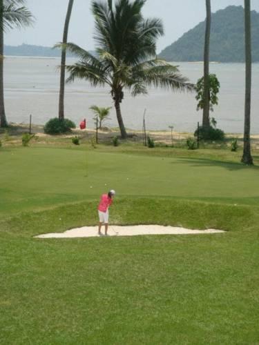 Отель Langkah Syabas Beach Resort