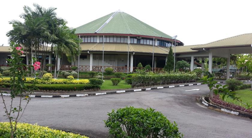 Отель Borneo Paradise Beach Hotel