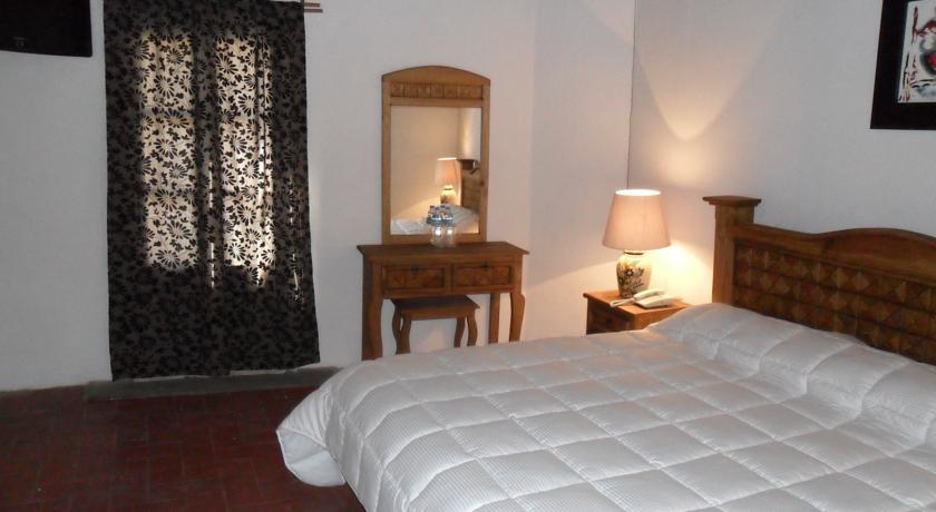 Отель Hotel Casa Sangre de Cristo