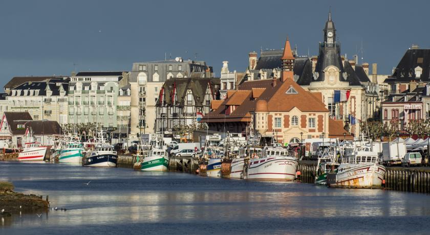 Отель Kyriad Prestige Deauville – Trouville Centre
