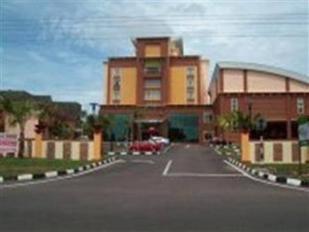 Отель Amanpura Hotel Sungai Petani