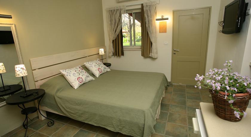 Отель Shaar Hagolan Kibbutz Country Lodging