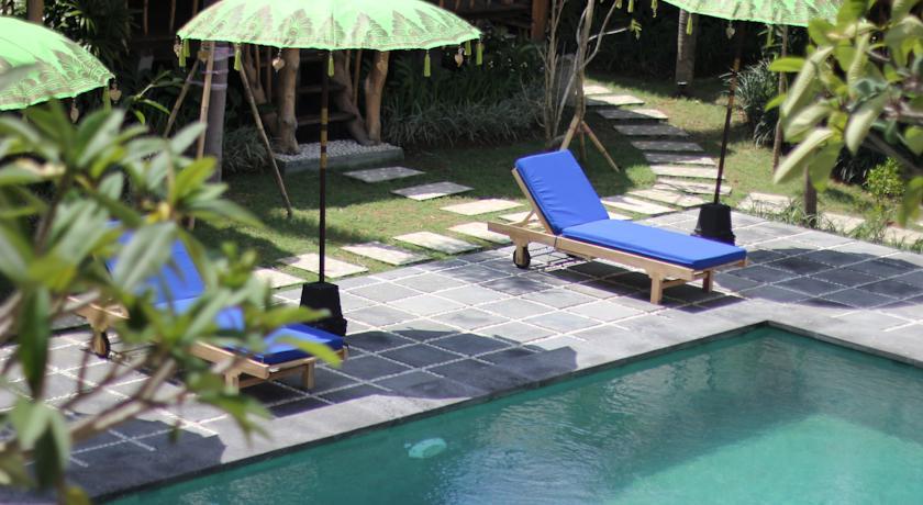 Отель The Calmtree Bungalows