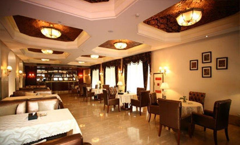 Отель Aventine Town Hotel