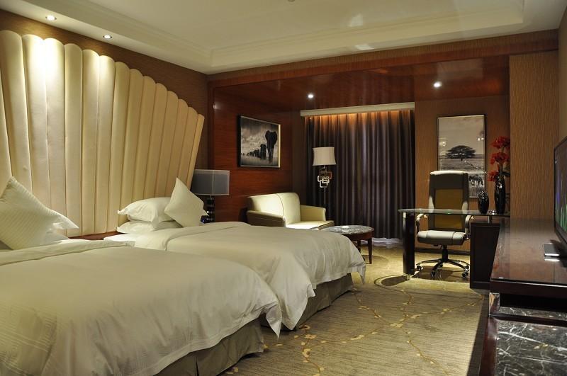 Serengeti Hotel