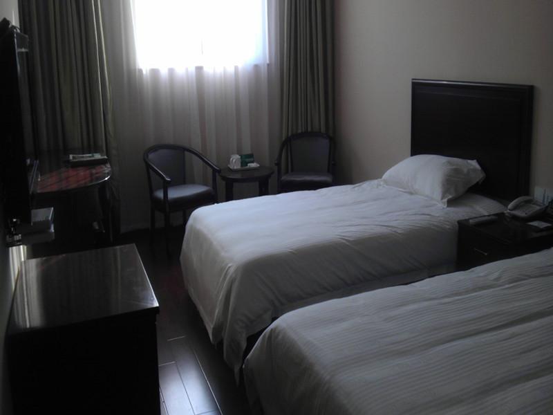 Отель Greentree Inn Zhenjiang Jurong New Bus Station Express Hotel