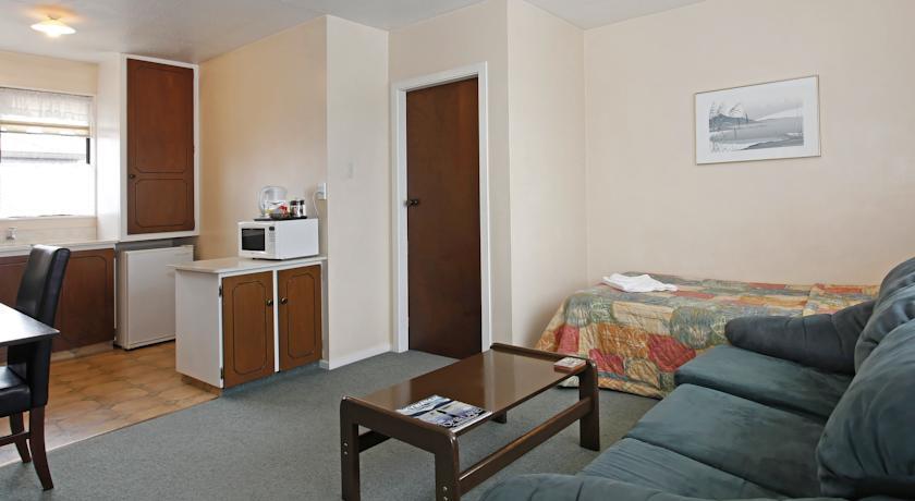 Canterbury Court Motel