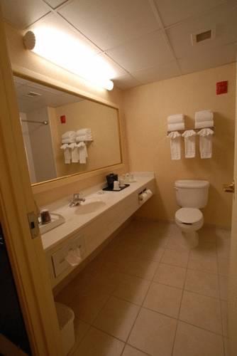 Отель Country Inn & Suites Newark Airport