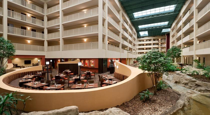 Отель Embassy Suites Philadelphia - Airport