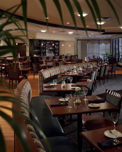 Отель Richmond Magnuson Grand Hotel & Convention Center