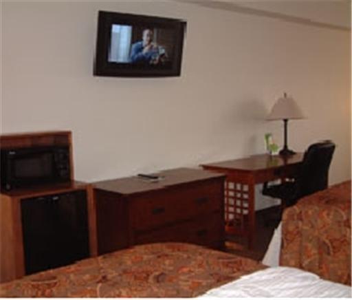 Отель Brookside Inn and Suites