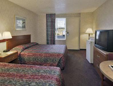 Отель Travelodge Newport/Cincinnati Riverfront