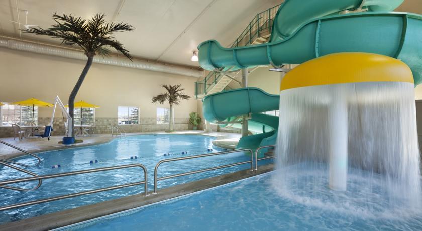 Отель Country Suites Hotel Bismarck
