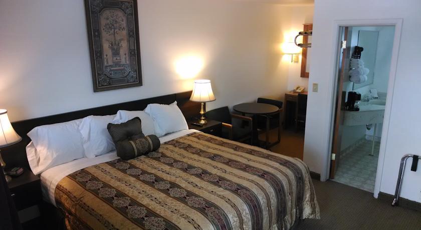 Отель Blue Mountain Horsehead Inn