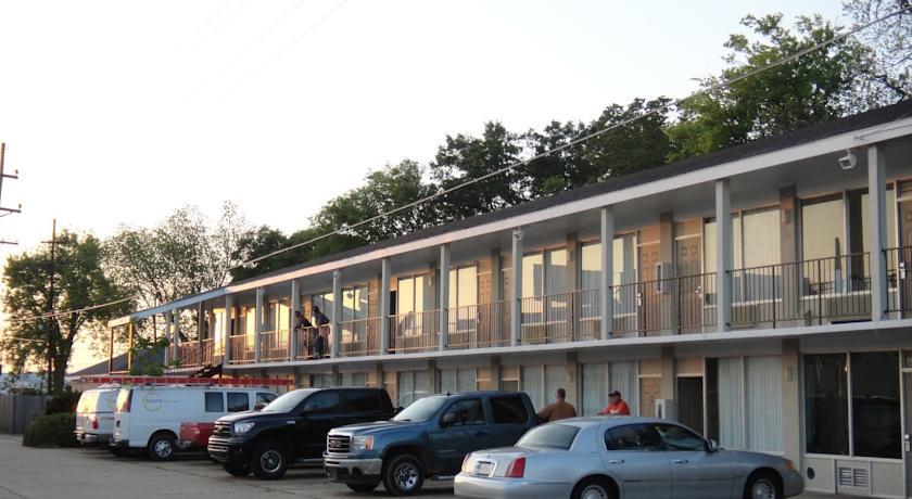 Отель Red River Inn Alexandria