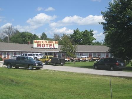 Отель Martin House Motel Brookfield