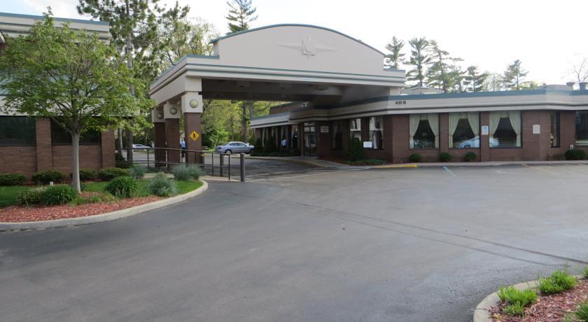 Отель Country Inn & Suites of Traverse City