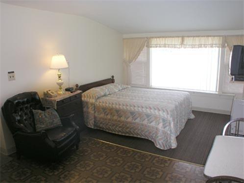 Отель Maple Leaf Motel Schroon Lake
