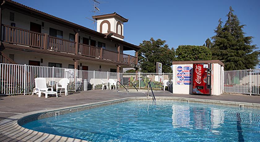 Отель EZ 8 Motel Newark