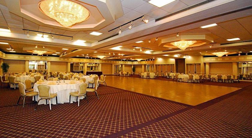 Отель Quality Inn & Conference Center