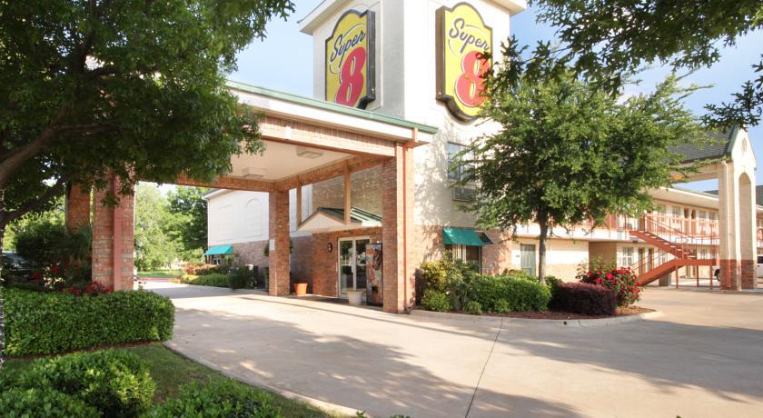 Отель Super 8 Arlington/Southwest