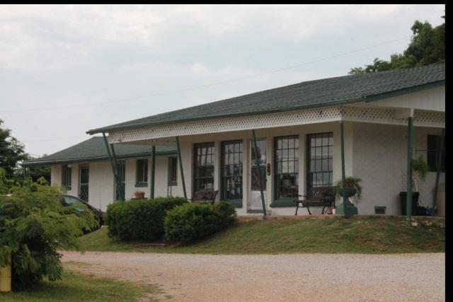 Отель Frontier Motor Lodge