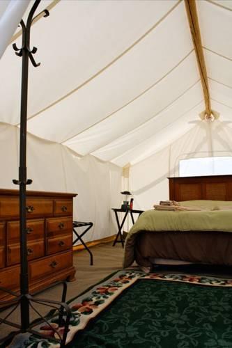 Отель Moab Under Canvas