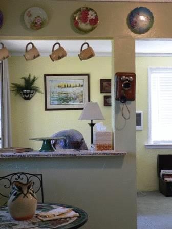 Апартаменты Lavender Dreams Bed and Breakfast Cottage