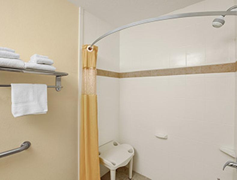 Отель Days Inn James Madison University