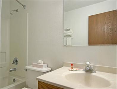 Отель Quality Inn - Newport News