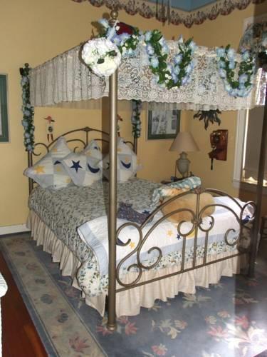 Мини-отель Robin's Nest Bed & Breakfast
