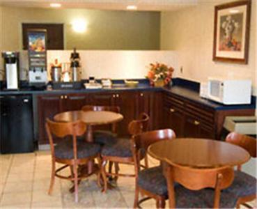 Отель Country Hearth Inn - Bowling Green