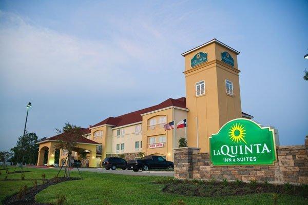 Отель La Quinta Inn & Suites Bridge City