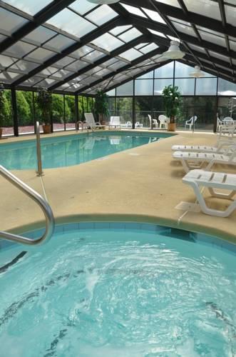 Отель Smoky Mountains Inn & Suites - Cherokee