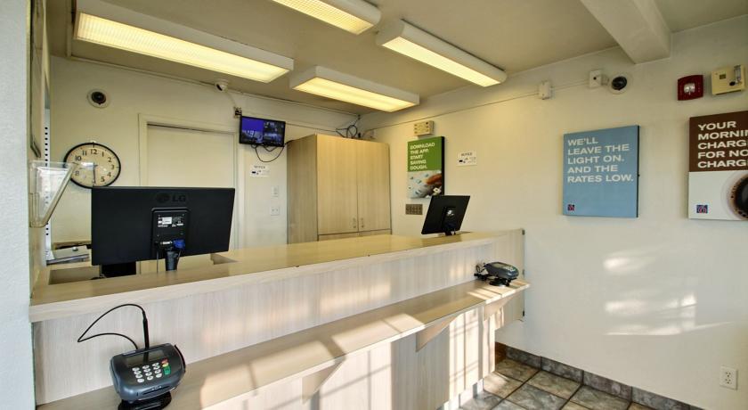Отель Motel 6 Milwaukee West - Brookfield