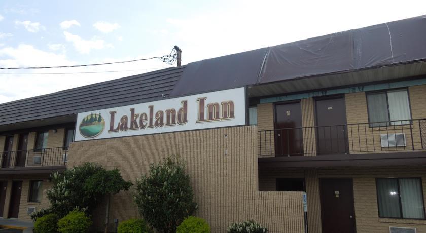 Отель Lakeland Inn - Bohemia