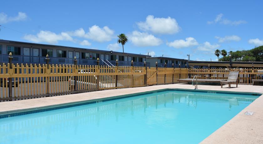 Отель Sportsman Manor Motel