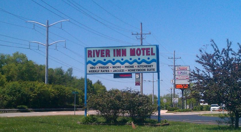 Отель River Inn