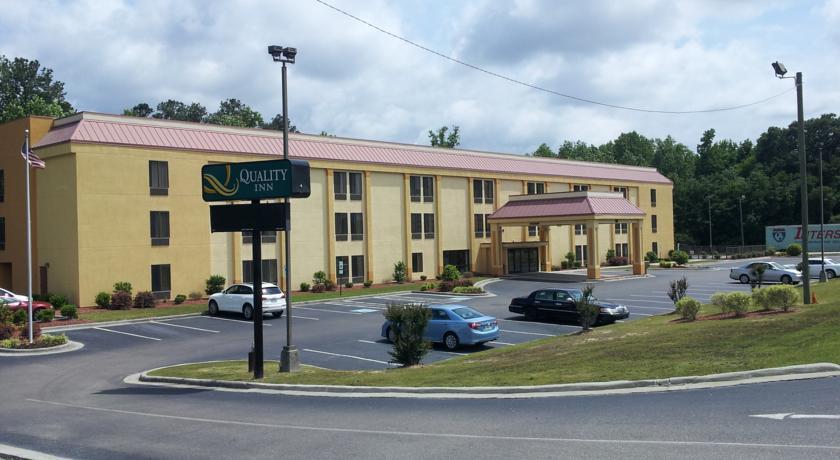Отель Quality Inn Fayetteville Regional Airport