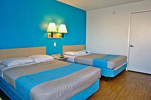 Отель Motel 6 - Overland Park